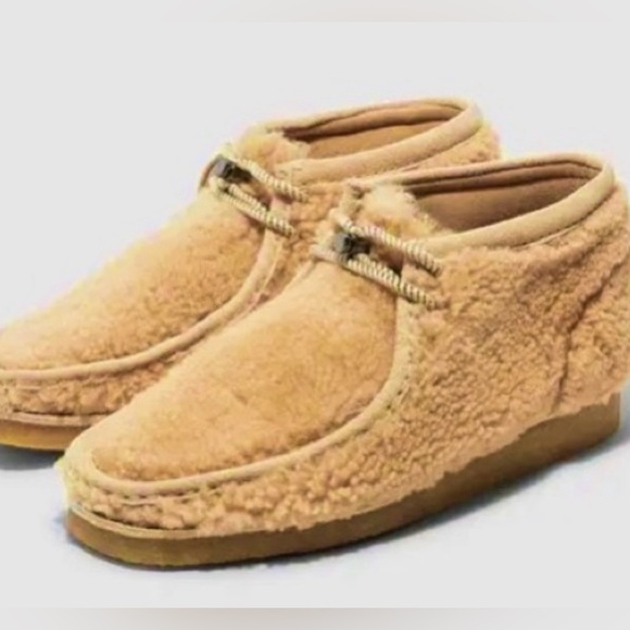 MONCLER x Clarks Originals Wallabee Borg Boots, Beige Size 42 New in Box - Picture 1 of 6